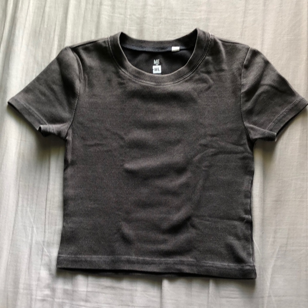 grey shirt